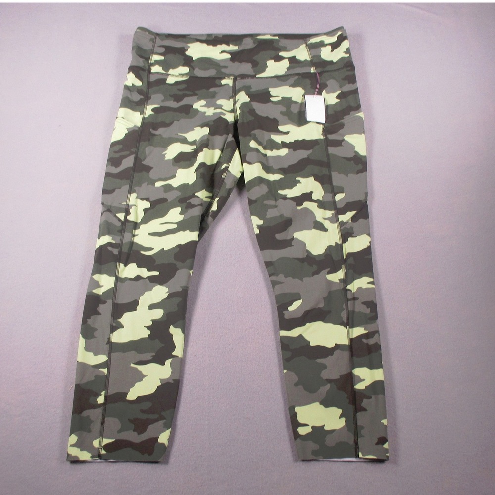 Lululemon Women's Large Green Camo High Rise Cropped Capri Leggings Yoga Pants